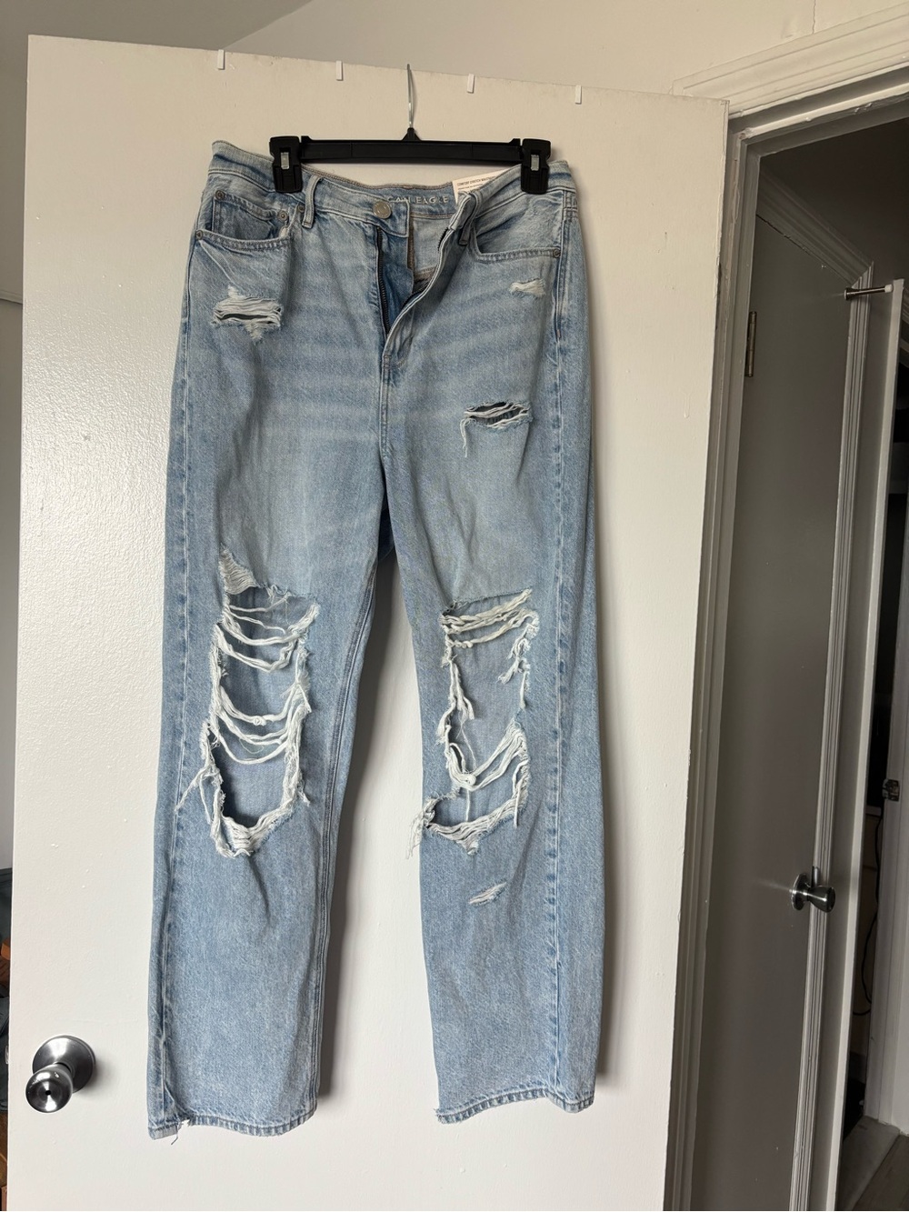 American Eagle Outfitters Light Blue Distressed Boyfriend Jeans